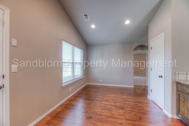 Building Photo - FOR LEASE | Jenks | 4 Bed, 2.5 Bath | $184...