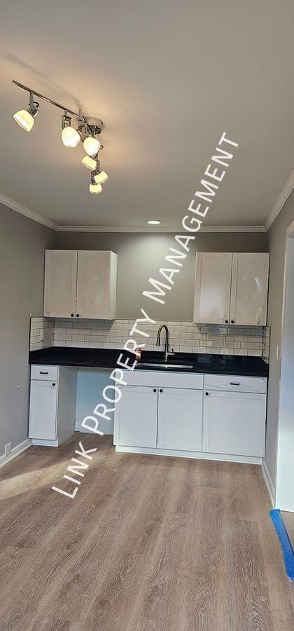 Building Photo - 123 Sequoia Dr