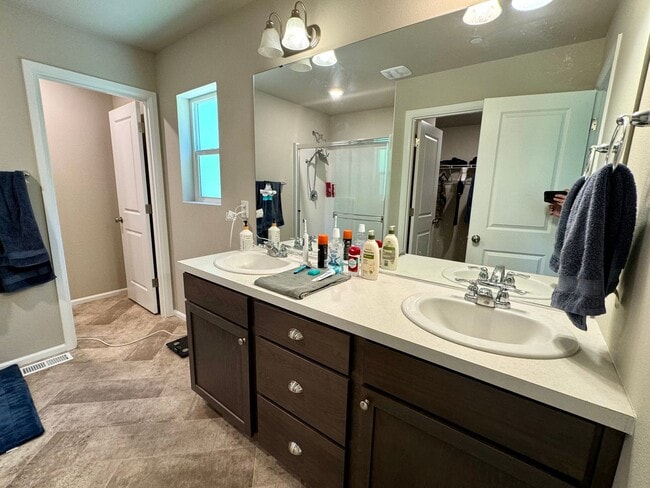 Building Photo - Charming 3-Bedroom Home in DuPont, WA