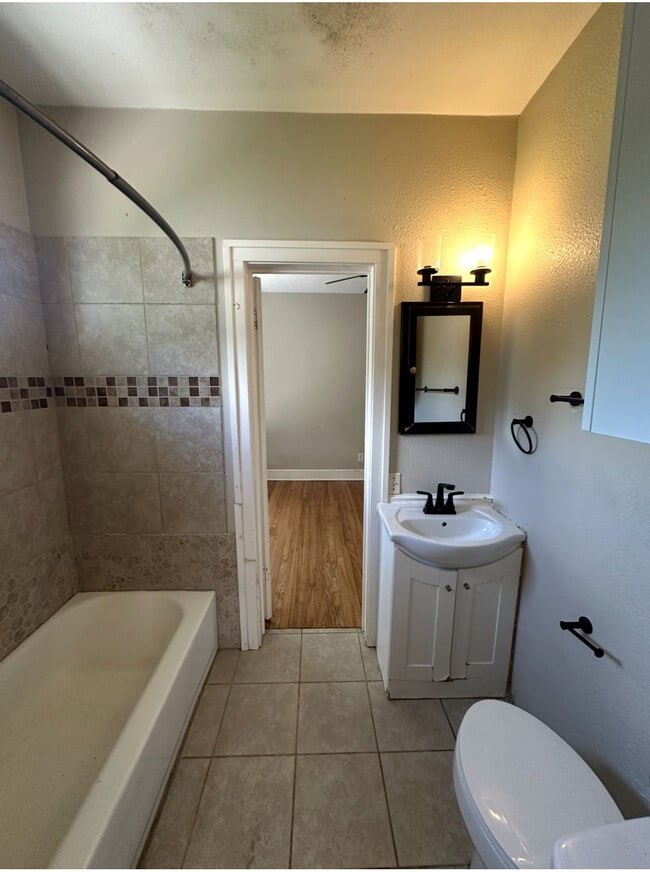 Building Photo - 2406 West Lovers Lane