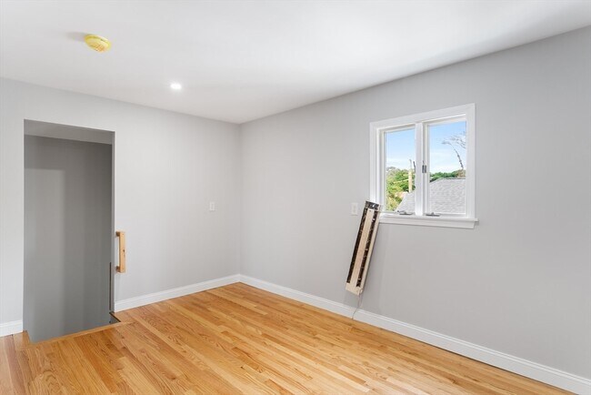 Building Photo - 21 Hartford St