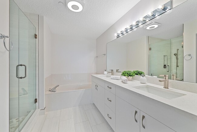 Building Photo - 811 Oak Harbour Dr