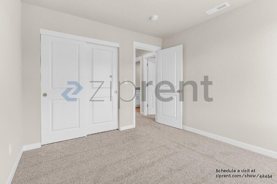 Building Photo - 8166 SE Orion Ln