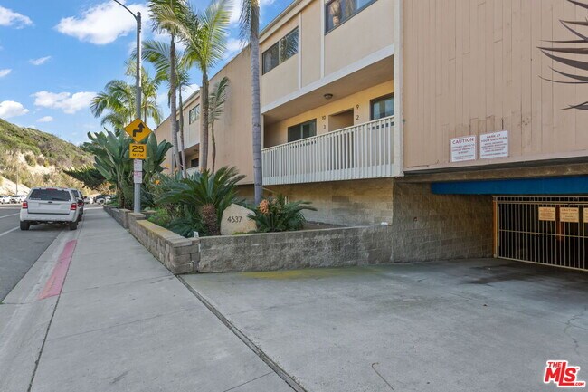 Building Photo - 4637 Park Dr