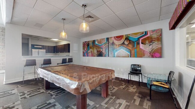 Building Photo - 601 W 11th Ave