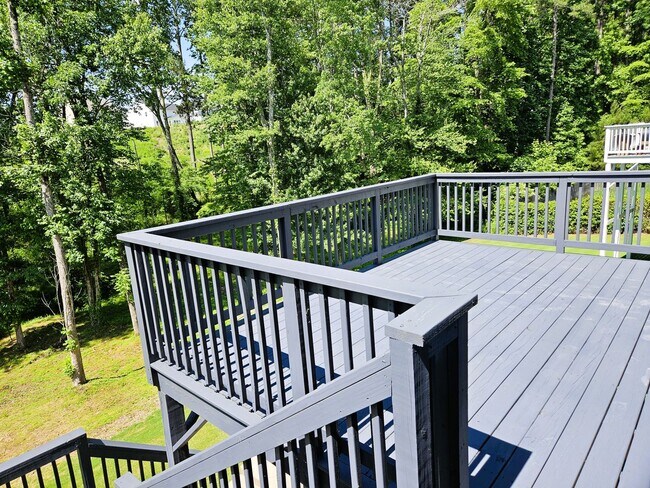 Building Photo - 5 Bedroom / 4 Bath Single Family Home