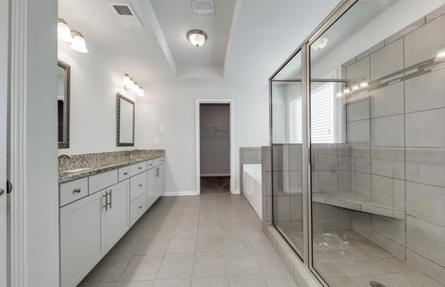 Building Photo - Executive Home in a True Lifestyle Community