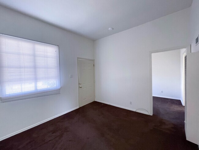 Building Photo - 104 N Huntington Dr
