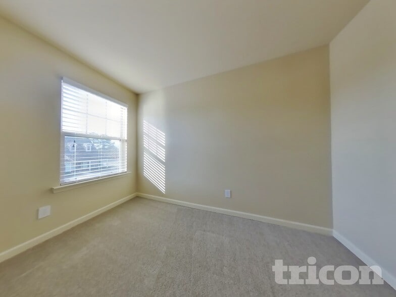 Building Photo - 266 Creek View Ln