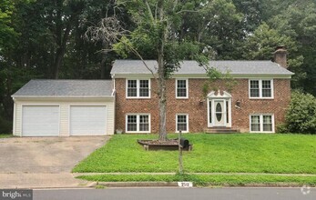 Building Photo - 2512 Deepford Dr