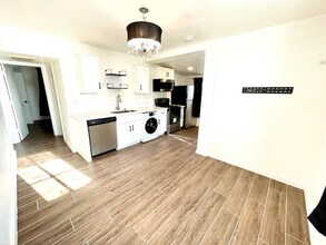 Building Photo - New renovated and move in ready. Roosevelt...