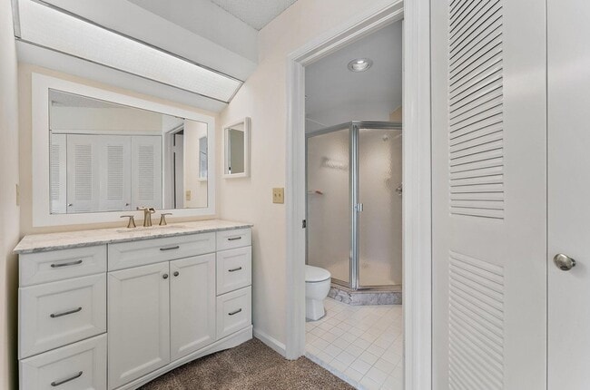 Building Photo - 3 Uno Lago Dr