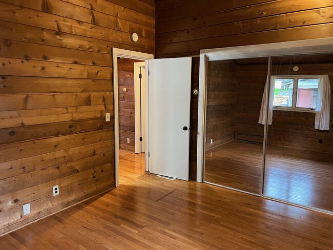 Bedroom 1 - 1120 Lealand Rd E