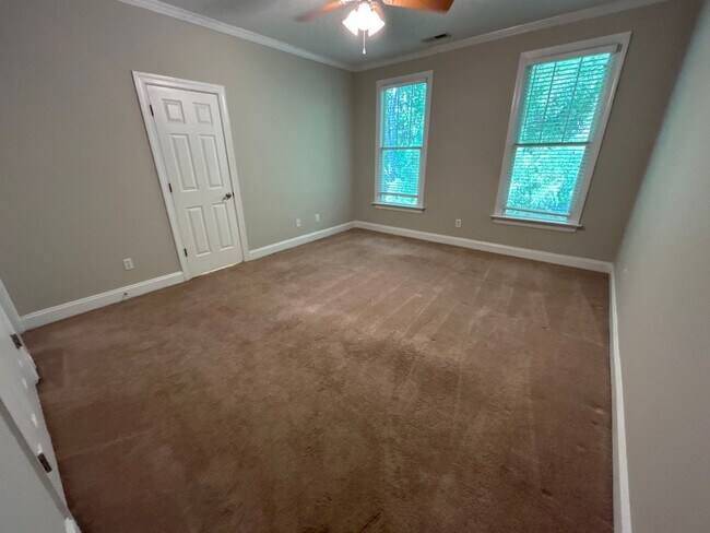 Building Photo - 3 Bedroom | 3.5 Bathroom Raleigh Townhome