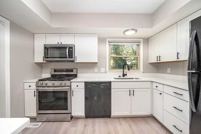 Building Photo - 2286 Alexandria Dr