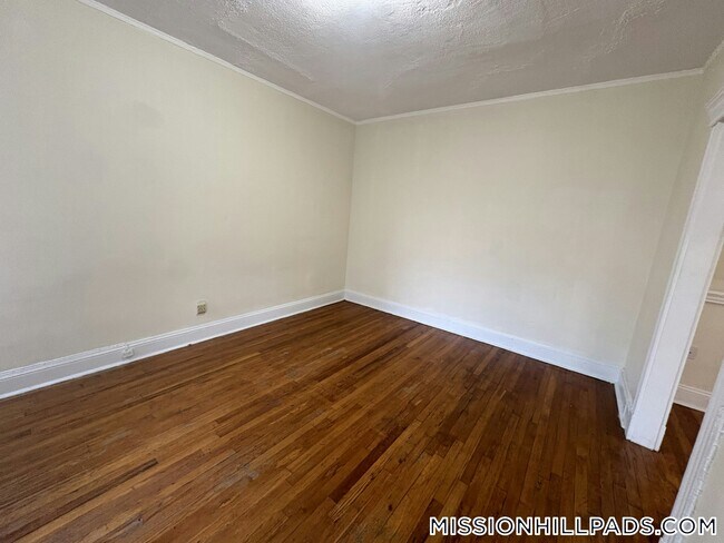 Building Photo - 360 Riverway