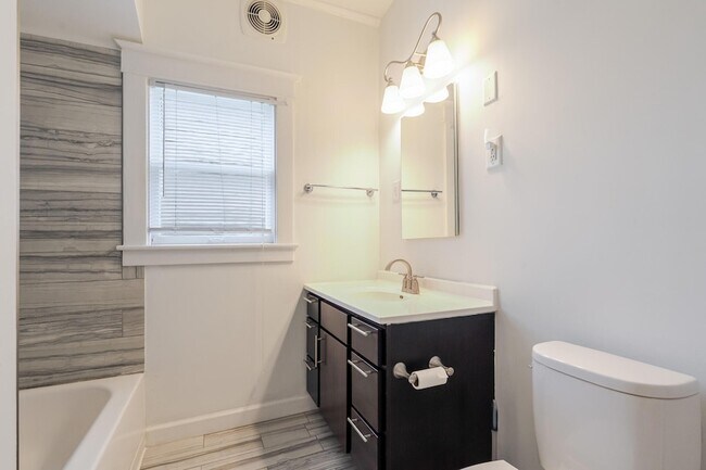 Building Photo - 306 Brown St