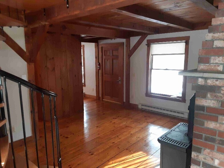 Building Photo - 133 Notch Rd