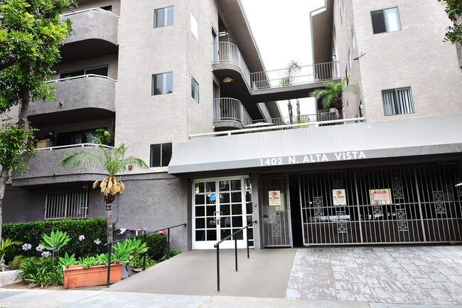 Building Photo - 1402 N Alta Vista Blvd