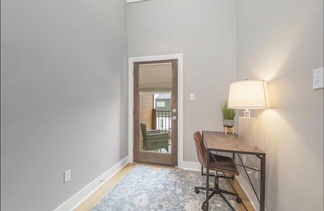 Building Photo - 113 Bayou St