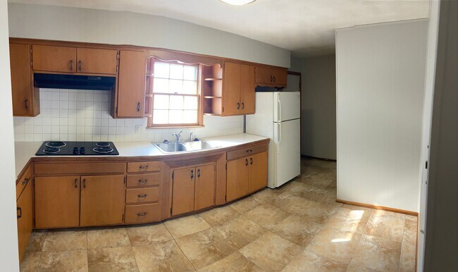 Building Photo - 623 N Belview Ave