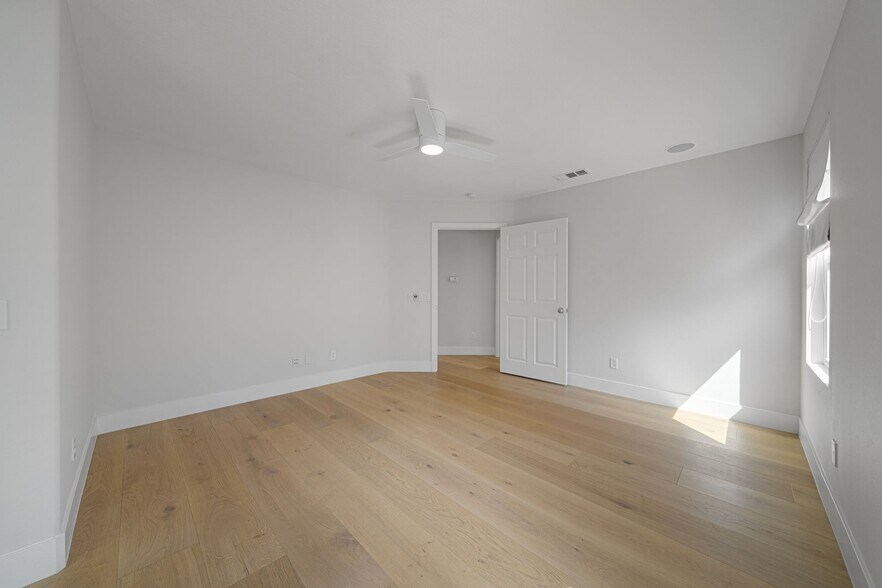 Building Photo - 25352 Avanti Ct