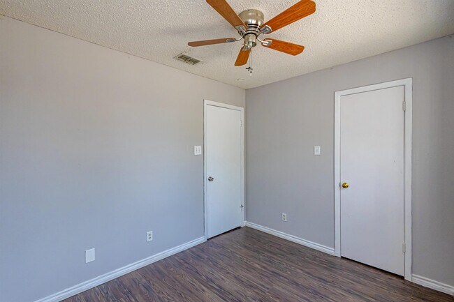 Building Photo - 509 Hopi Dr