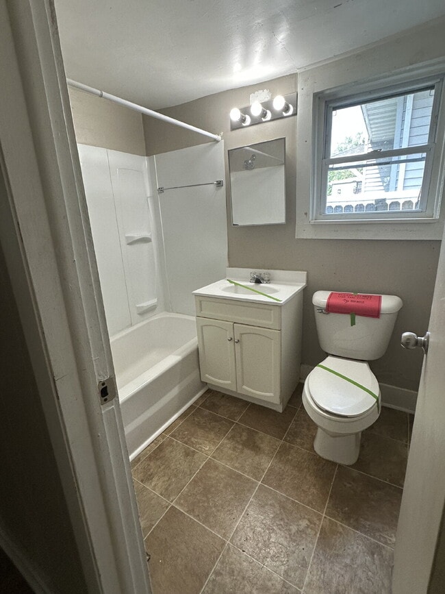 Building Photo - 316 Linn St