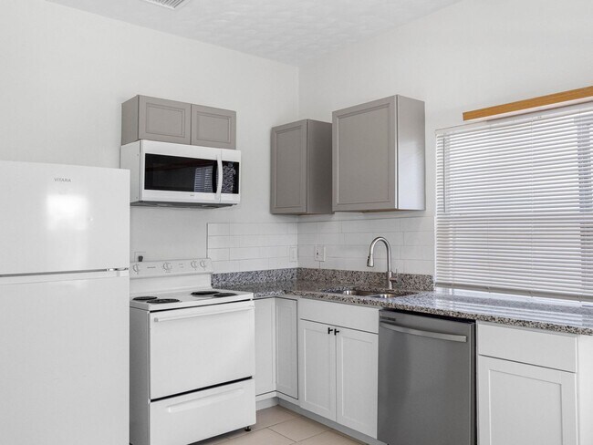 Building Photo - Affordable 3/1.5 West Tampa Home