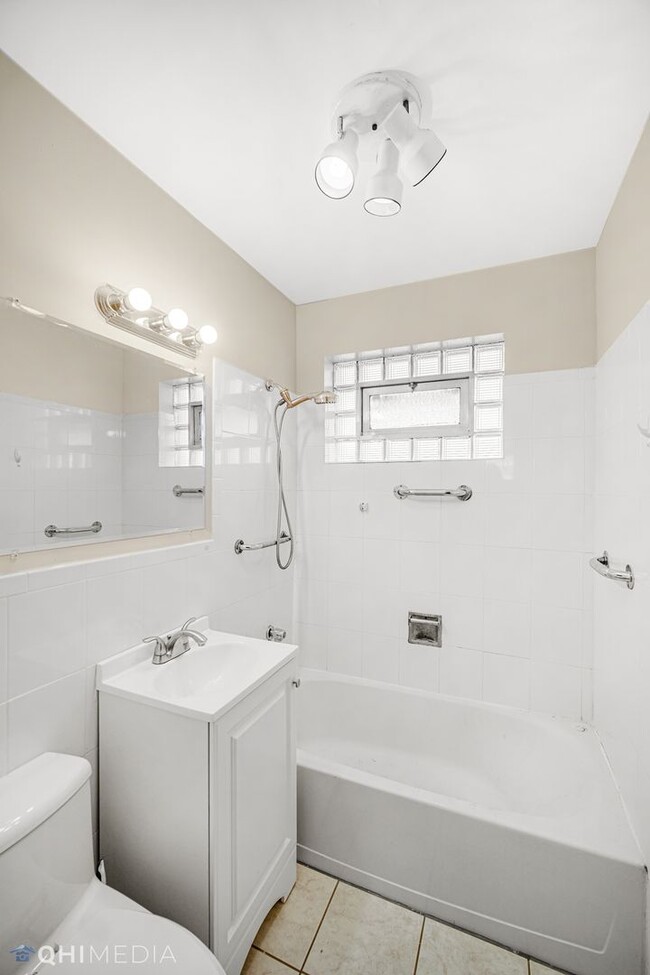 Building Photo - 3 Bed 2 Bath is West Elsdon neighborhood o...
