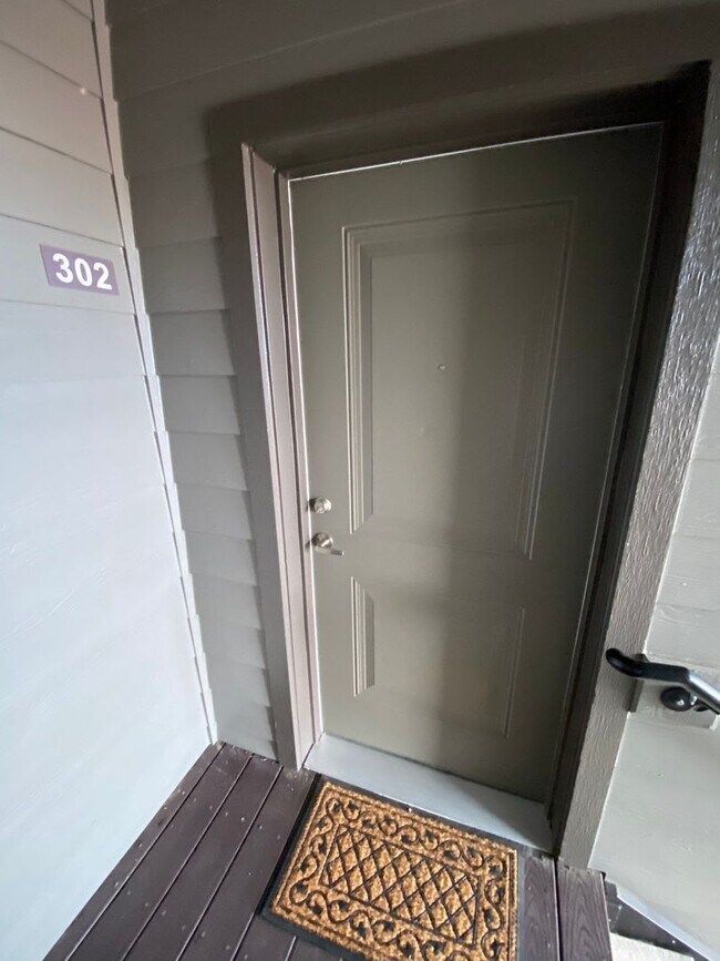 Building Photo - 4245 Hawthorne Ave NE