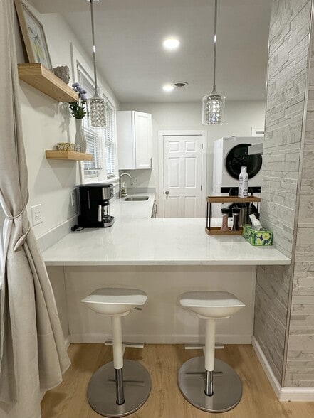 Building Photo - 5640 Beacon St