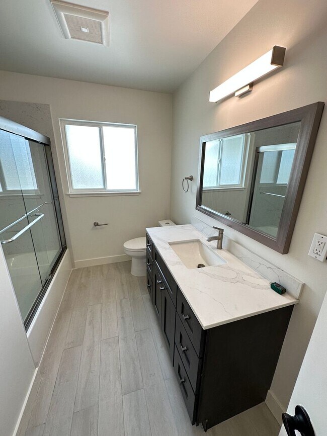 Building Photo - 4 Bed 2 Bath Single Family Home In Walnut Creek (Remodeled)