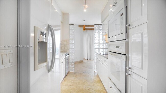 Building Photo - 4775 Collins Ave