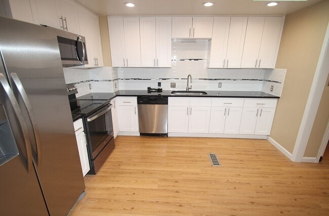 Building Photo - PRIVATE 3 BED SEATTLE HOME FOR RENT W EASY COMMUTE & BIG LOT