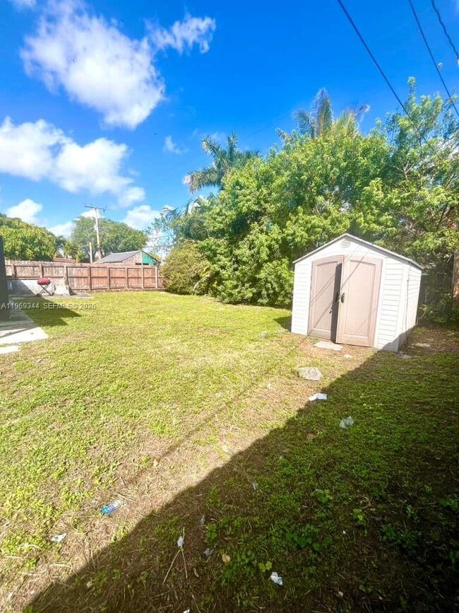 Building Photo - 4924 SW 44th Ave