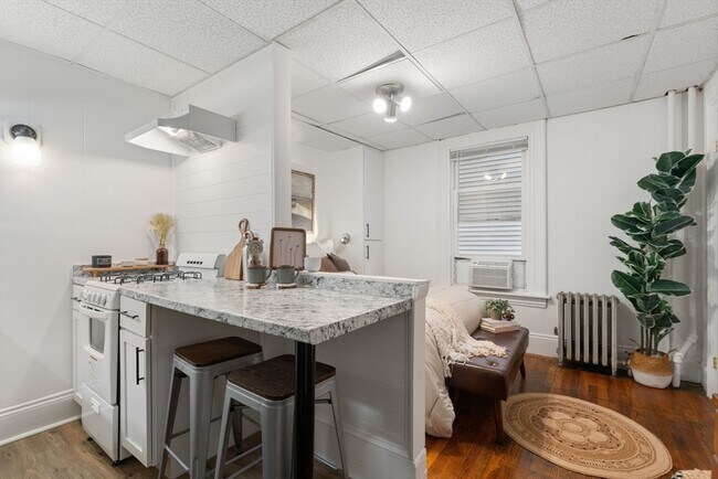 Building Photo - 928 Dorchester Ave