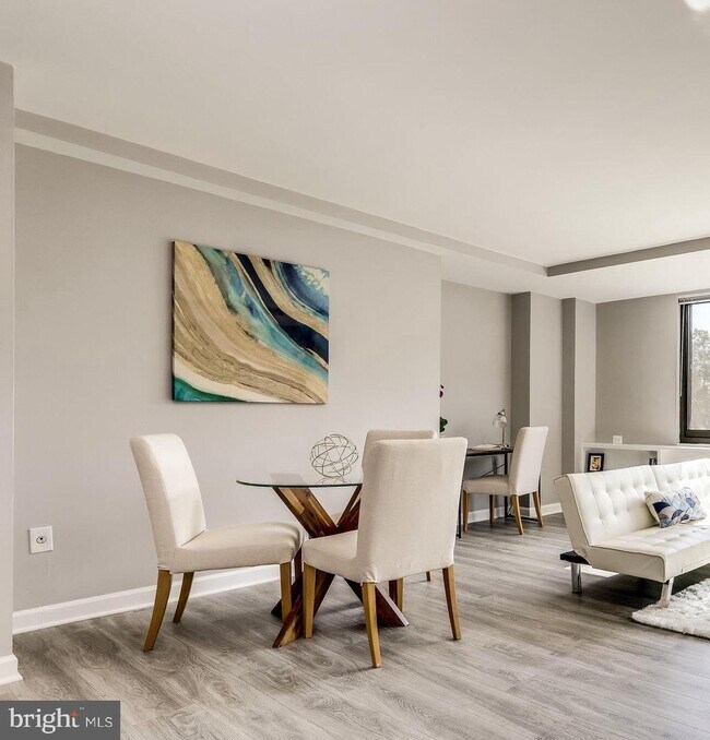 Building Photo - 1011 Arlington Blvd