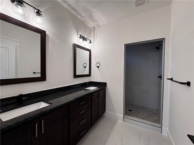 Building Photo - 12 Celtic Dr