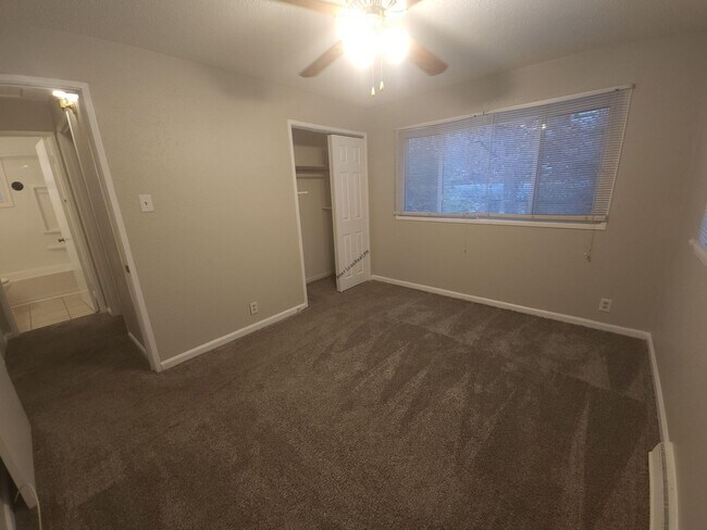 Building Photo - Charming & Comfortable Home in North County St. Louis