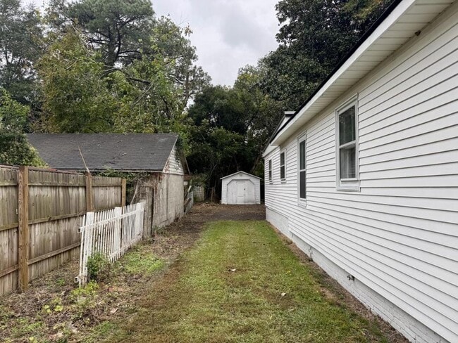 Building Photo - 109 Winston St