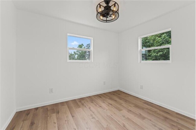 Building Photo - 2420 Woodman Dr