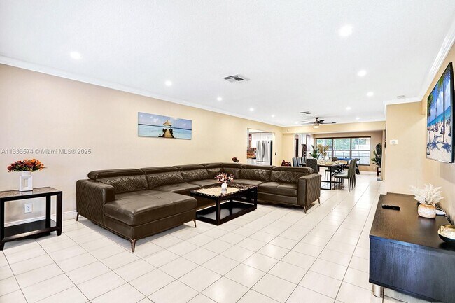 Building Photo - 947 Washington St