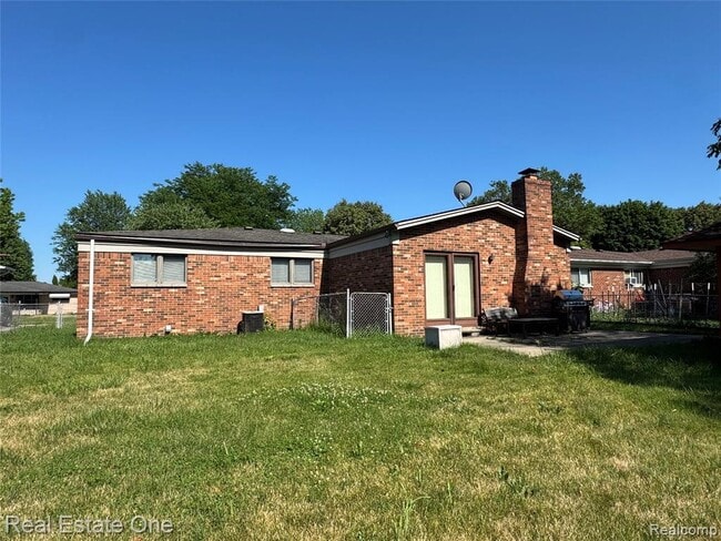 Building Photo - 37683 Adrian Dr