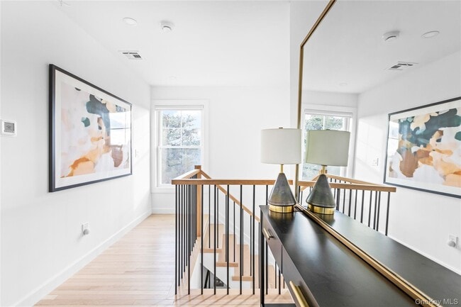 Building Photo - 21 N Howells Point Rd