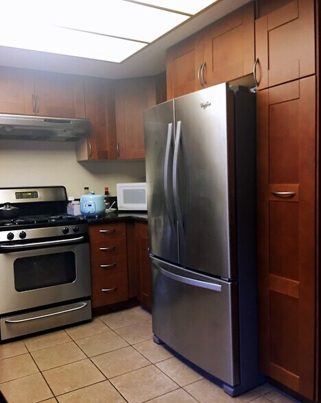 Building Photo - 205 Violet Ave