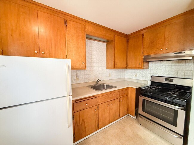 Building Photo - 725 Harrison St