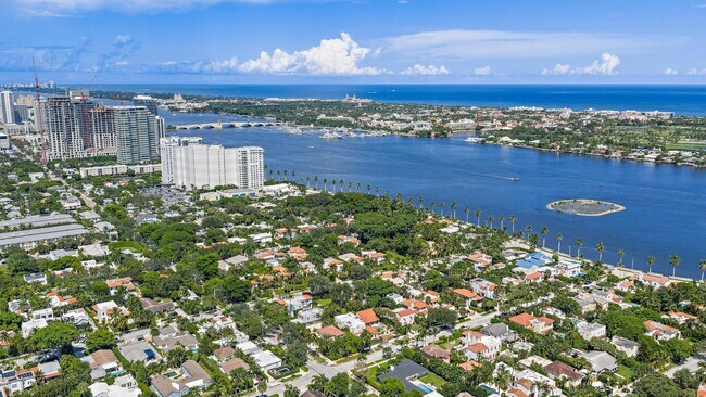 Building Photo - 306 Cordova Rd