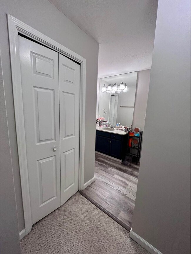 Building Photo - 1303 Pine Heights Dr NE
