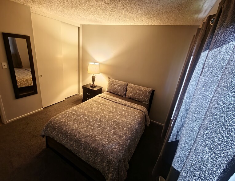 Building Photo - 2612 Siesta Ave